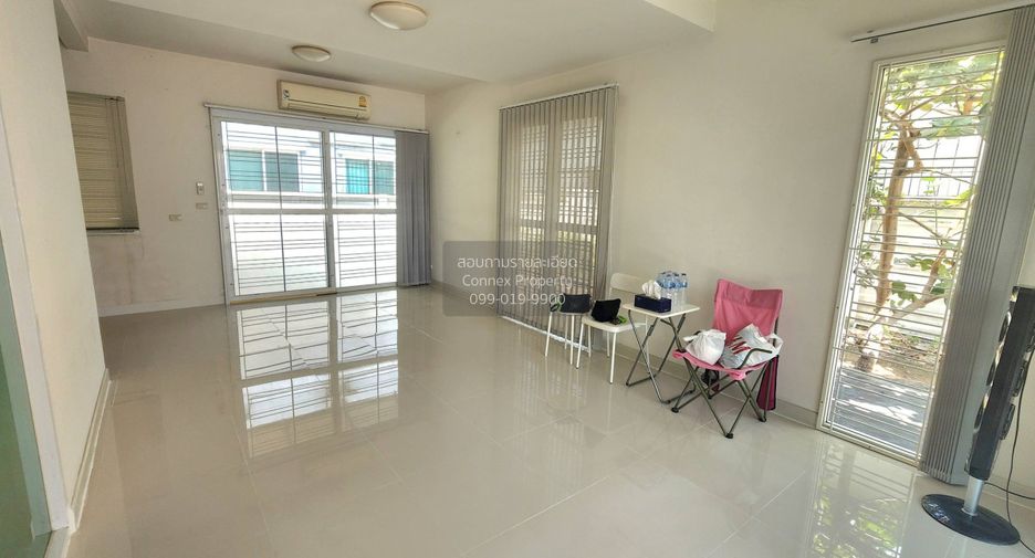 Casa adosada en venta de 3 habitaciones en Bang Bon, Bangkok