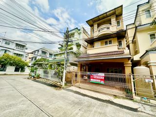 For sale 4 bedrooms townhouse in Chatuchak, Bangkok