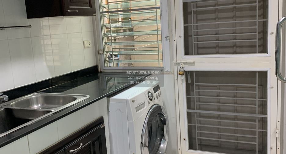 For sale 3 bedrooms townhouse in Mueang Nonthaburi, Nonthaburi