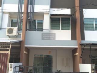 Casa adosada en venta de 3 habitaciones en Mueang Nonthaburi, Nonthaburi