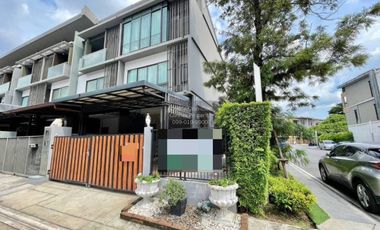 For sale 3 bedrooms townhouse in Lat Phrao, Bangkok