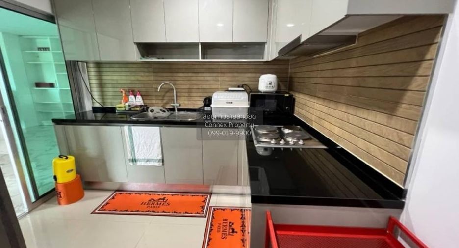 For sale 2 bedrooms condo in Huai Khwang, Bangkok
