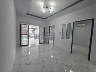 出售 3 卧室 联排别墅 在 Thanyaburi, Pathum Thani