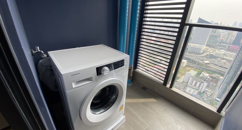 À vendre 2 chambres condo à Huai Khwang, Bangkok