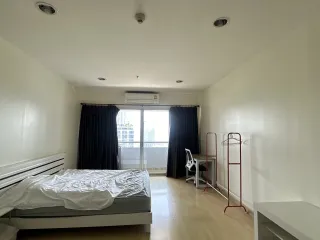 À louer studio condo à Pathum Wan, Bangkok