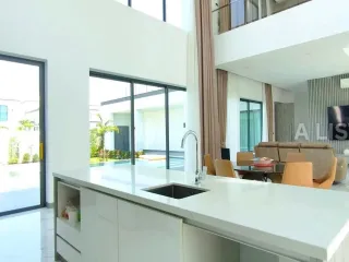 À louer 5 chambres maison à Bang Lamung, Chonburi
