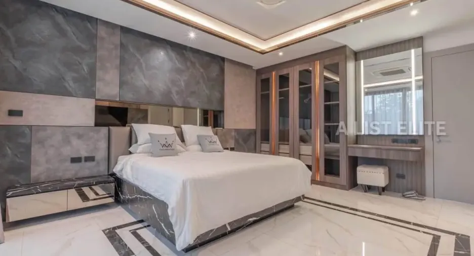 Casa en alquiler de 6 habitaciones en Bang Lamung, Chonburi