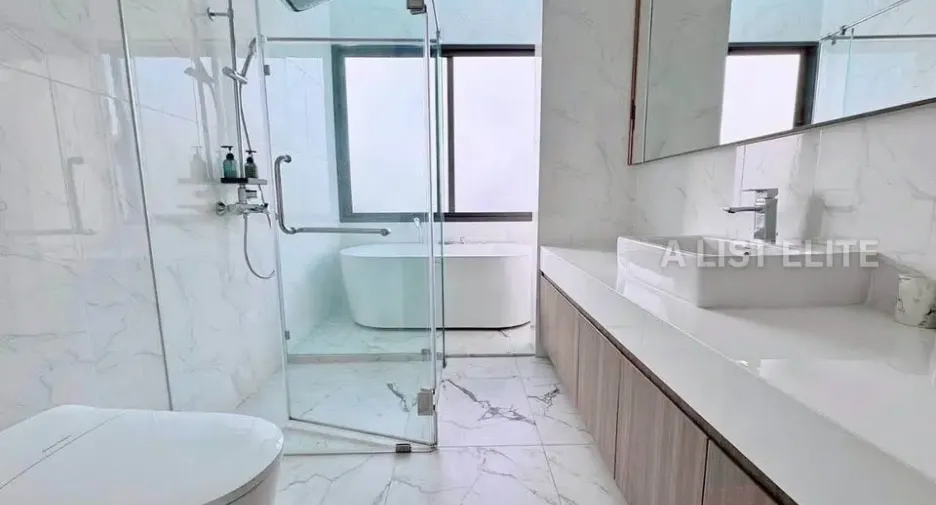For rent 6 bedrooms house in Bang Lamung, Chonburi