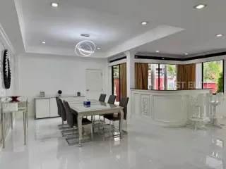 À louer 4 chambres maison à Bang Lamung, Chonburi