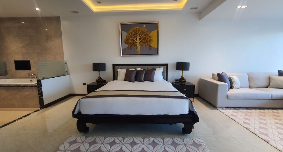 For rent 6 bedrooms villa in Mueang Phuket, Phuket