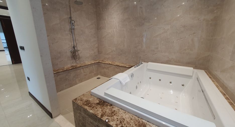 For rent 6 bedrooms villa in Mueang Phuket, Phuket