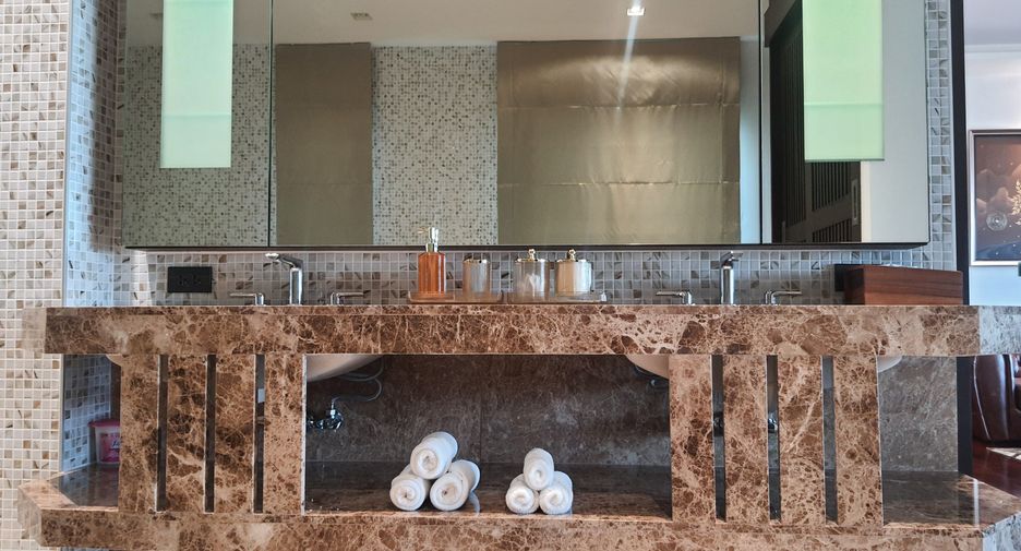 For rent 6 bedrooms villa in Mueang Phuket, Phuket
