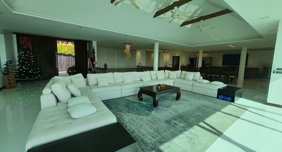 For rent 6 bedrooms villa in Mueang Phuket, Phuket