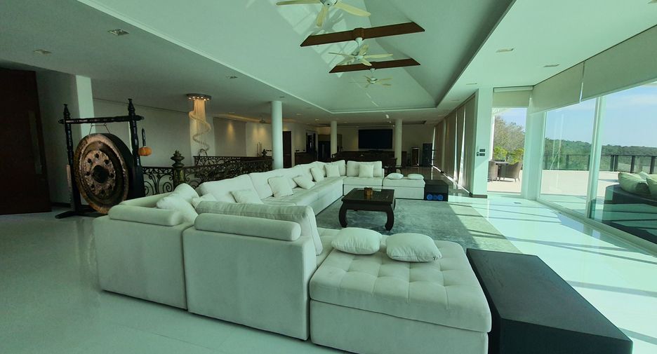 For rent 6 bedrooms villa in Mueang Phuket, Phuket
