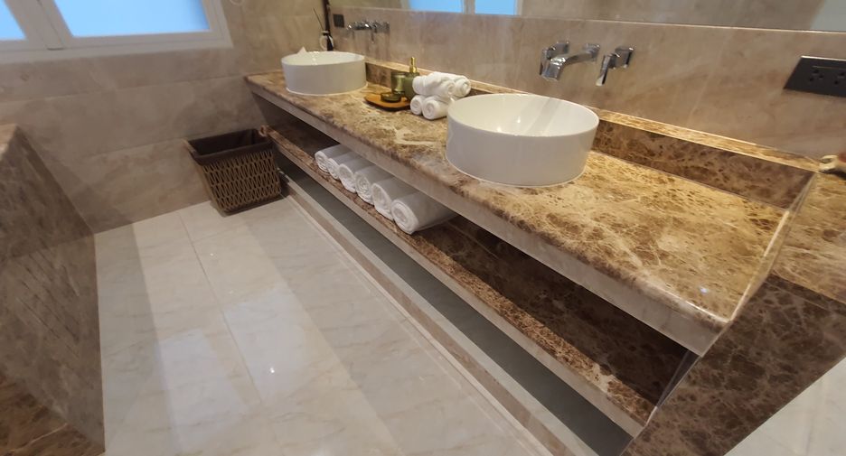 For rent 6 bedrooms villa in Mueang Phuket, Phuket
