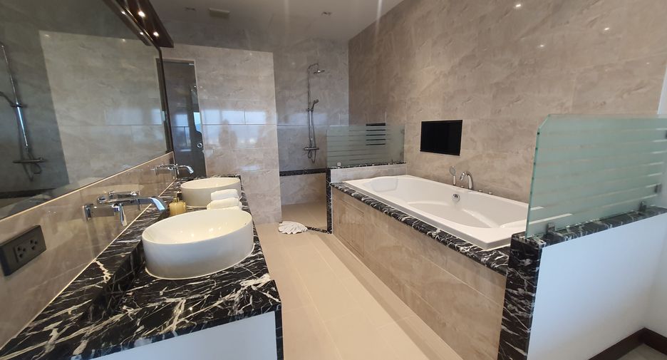 For rent 6 bedrooms villa in Mueang Phuket, Phuket