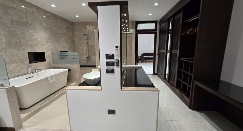 For rent 6 bedrooms villa in Mueang Phuket, Phuket