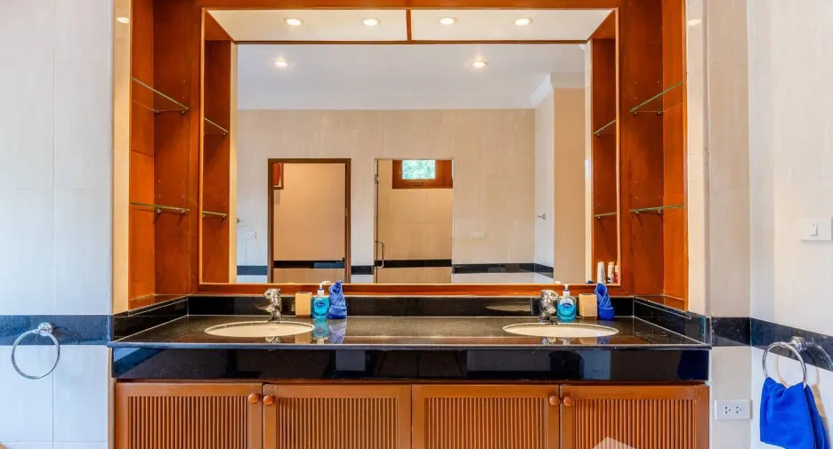 For sale 6 bedrooms villa in Thalang, Phuket