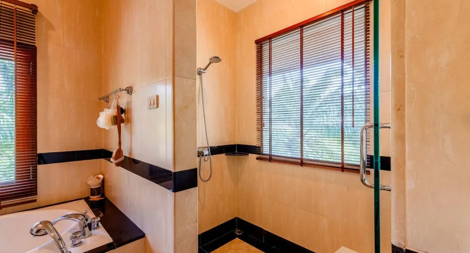 For sale 6 bedrooms villa in Thalang, Phuket