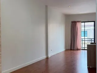 Casa adosada en alquiler de 3 habitaciones en Suan Luang, Bangkok