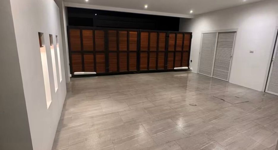 For sale and for rent 3 bedrooms villa in Mueang Phuket, Phuket