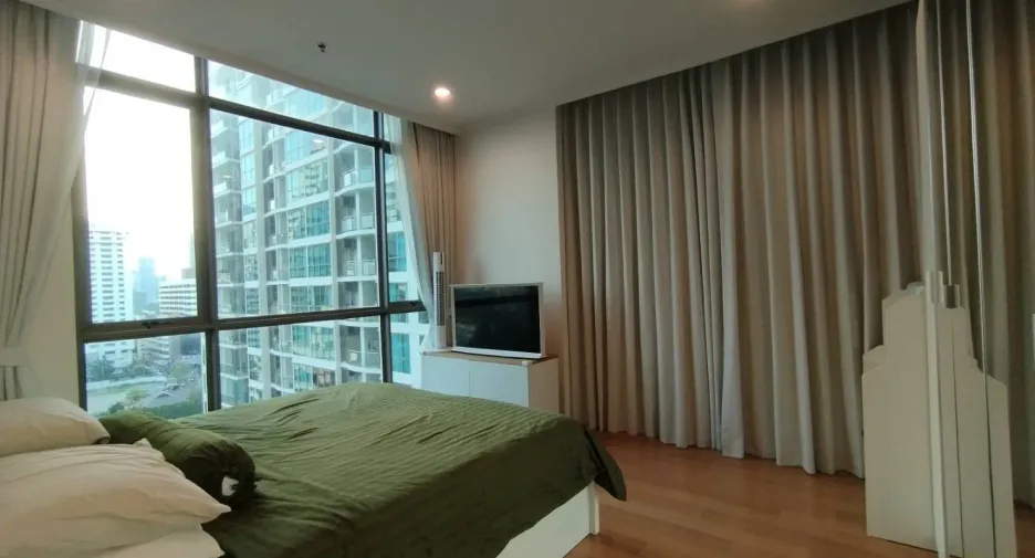 For rent 2 bedrooms condo in Watthana, Bangkok