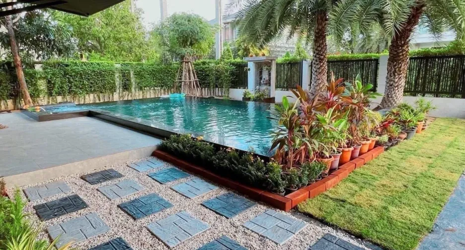 For rent 5 bedrooms house in Lat Krabang, Bangkok