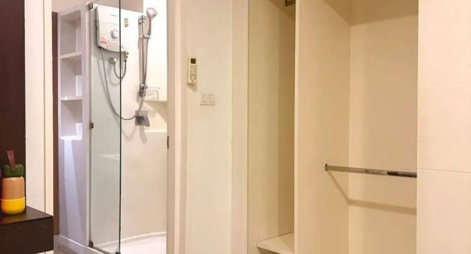 For rent 2 bedrooms condo in Khlong San, Bangkok