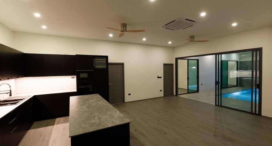 For sale 3 bedrooms villa in Mueang Phuket, Phuket