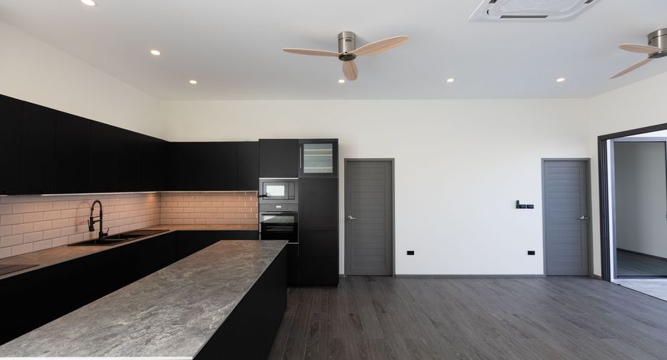 For sale 3 bedrooms villa in Mueang Phuket, Phuket