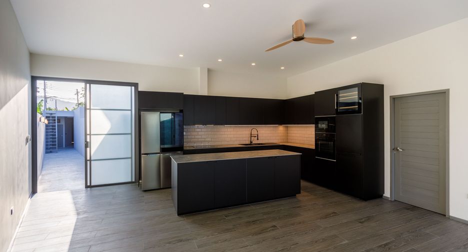For sale 3 bedrooms villa in Mueang Phuket, Phuket