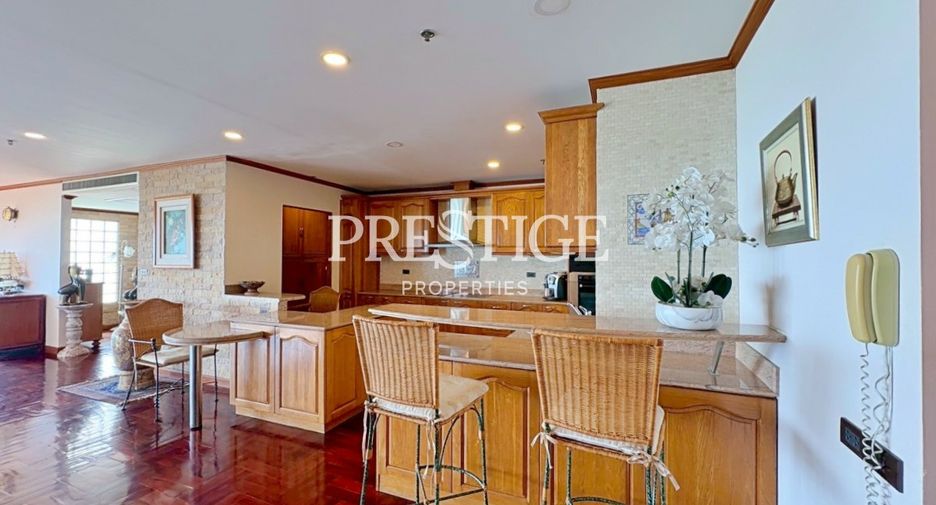 For sale 3 bedrooms condo in Bang Lamung, Chonburi