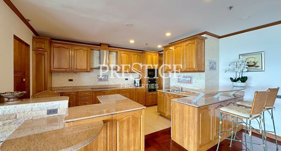 For sale 3 bedrooms condo in Bang Lamung, Chonburi