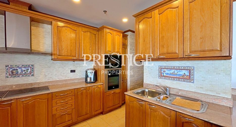 For sale 3 bedrooms condo in Bang Lamung, Chonburi