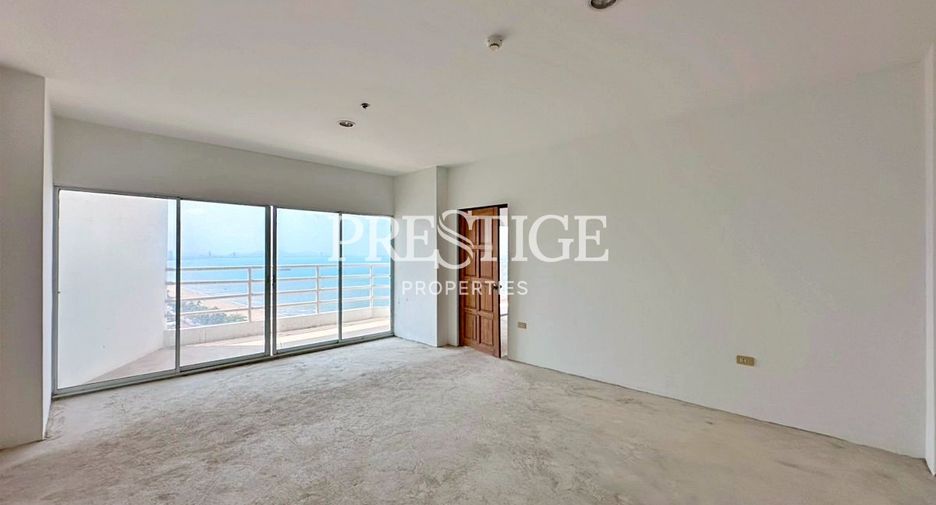 Condo en venta de 3 habitaciones 
