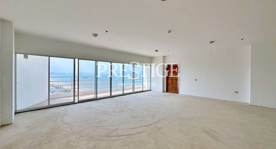 Condo en venta de 3 habitaciones 