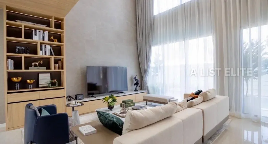 Casa en alquiler de 5 habitaciones en Bang Lamung, Chonburi