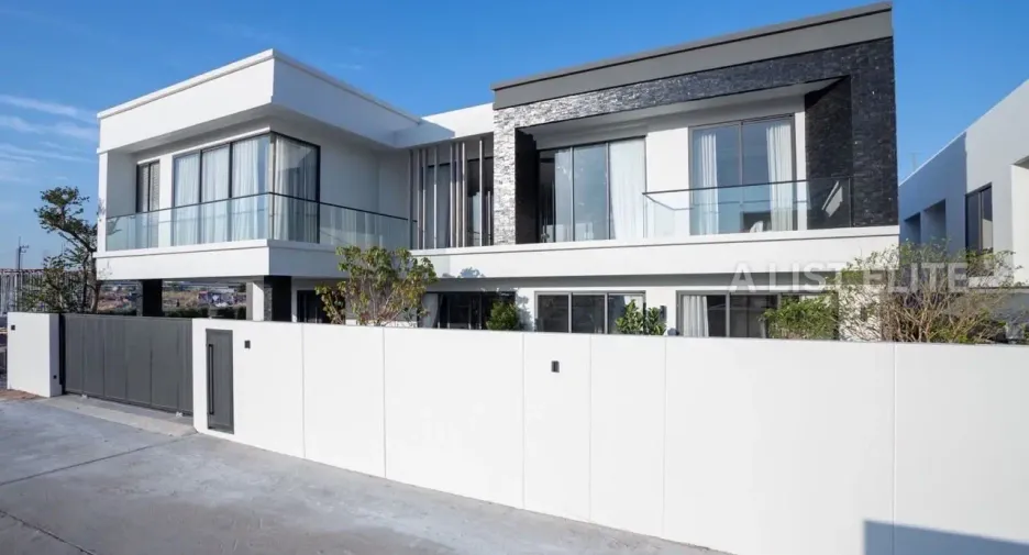 Casa en alquiler de 5 habitaciones en Bang Lamung, Chonburi