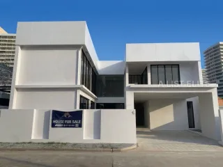 Haus zur Miete mit 5 Zimmer in Bang Lamung, Chonburi