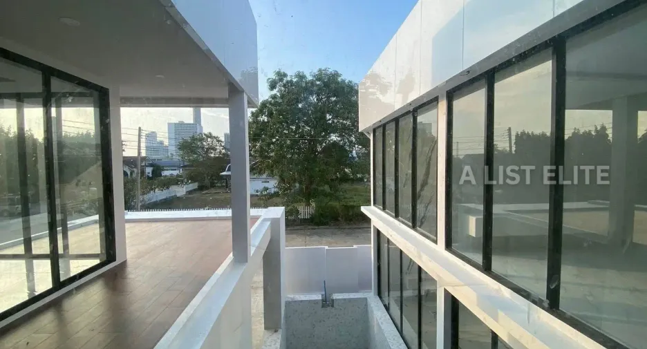 For rent 5 bedrooms house in Bang Lamung, Chonburi