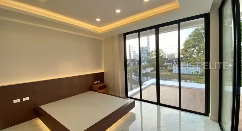 For rent 5 bedrooms house in Bang Lamung, Chonburi