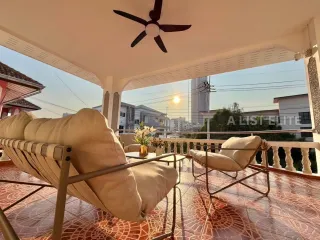 Haus zur Miete mit 5 Zimmer in Bang Lamung, Chonburi