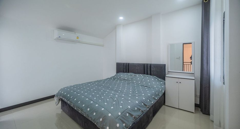 Haus zur Miete mit 3 Zimmer in Bang Lamung, Chonburi