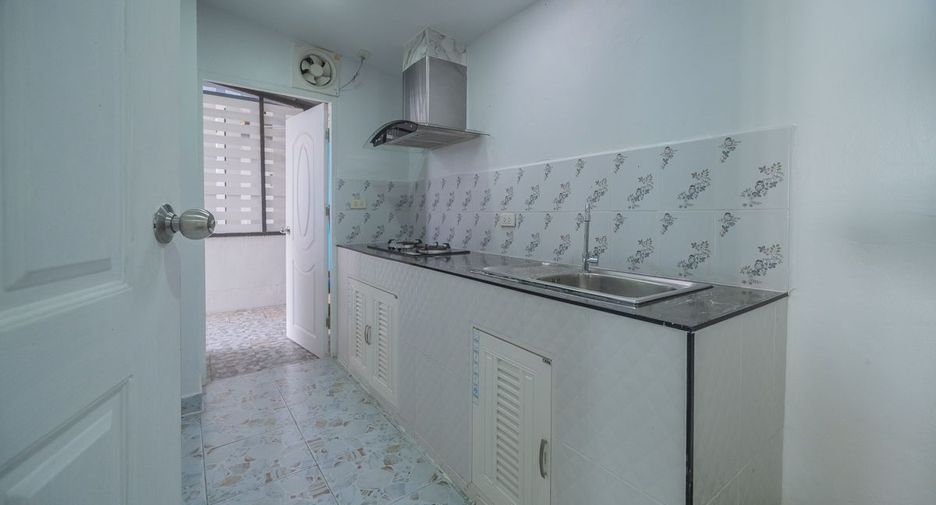 Haus zur Miete mit 3 Zimmer in Bang Lamung, Chonburi