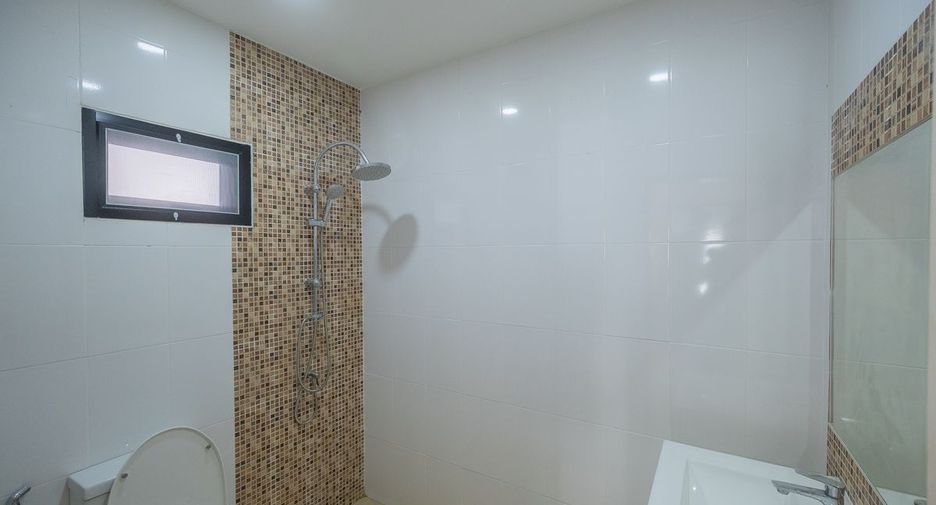 Haus zur Miete mit 3 Zimmer in Bang Lamung, Chonburi