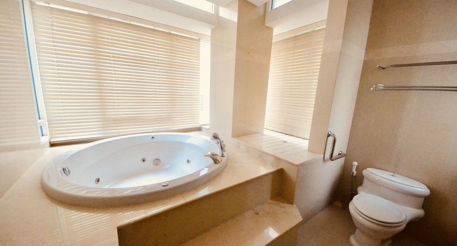 For sale 2 bedrooms condo in Khlong Toei, Bangkok