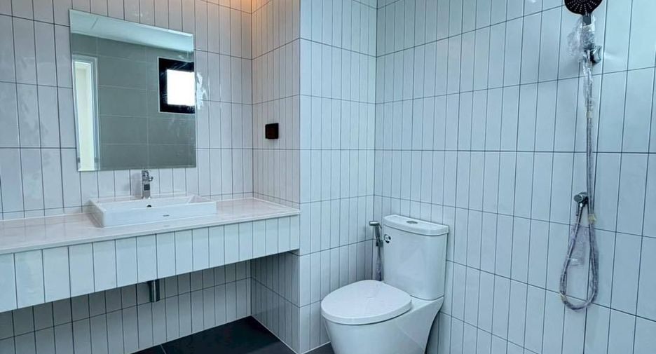 For sale 4 bedrooms house in Phra Khanong, Bangkok