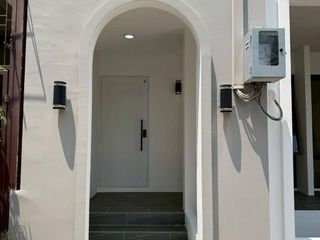 出售 4 卧室 独立屋 在 Phra Khanong, 曼谷