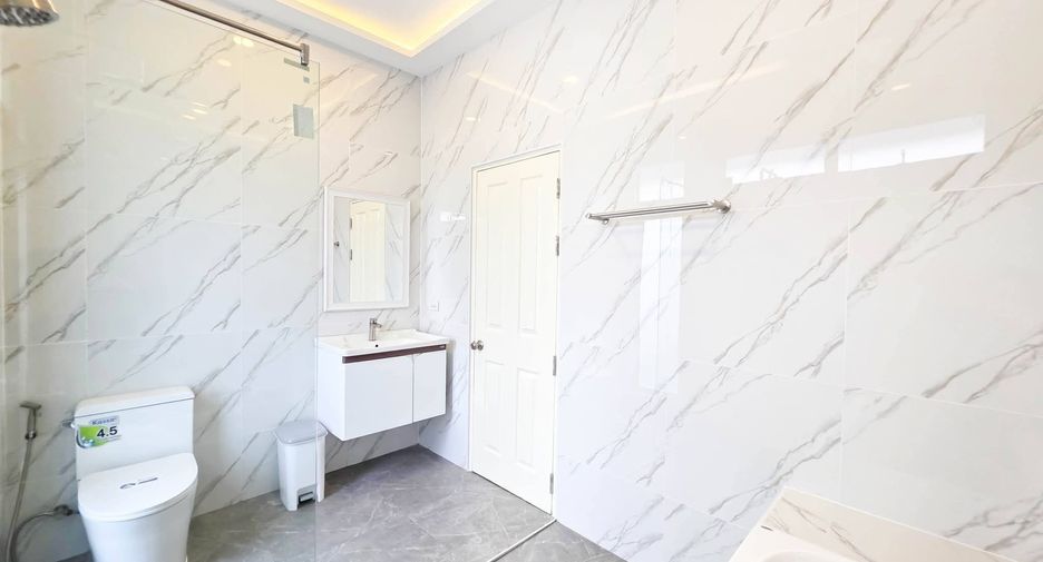 For sale 3 bedrooms villa in Bang Lamung, Chonburi