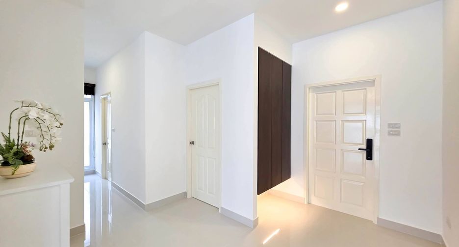 For sale 3 bedrooms villa in Bang Lamung, Chonburi